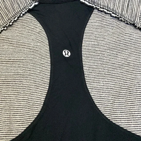 Lululemon 🍋 Base runner 1/2 zip pullover black/white with mesh detail sz 6 - Picture 6 of 7